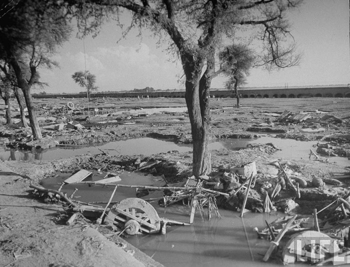 Wreck carts and belongings Indian refugees who had been camped there before the Beas River flooded